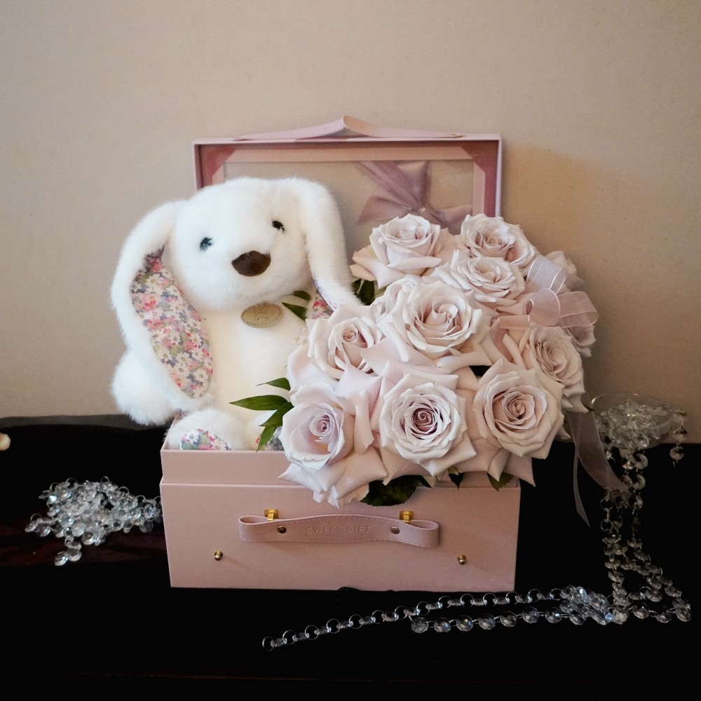 Flower Gift Boxes & Flower Baskets