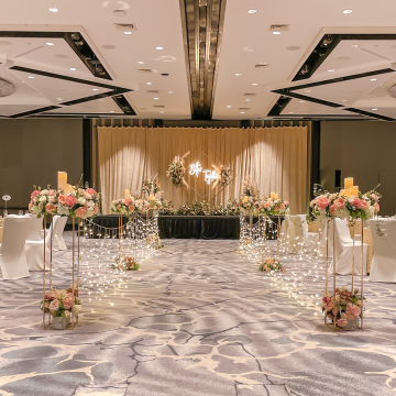 Elegance Aisle Decor