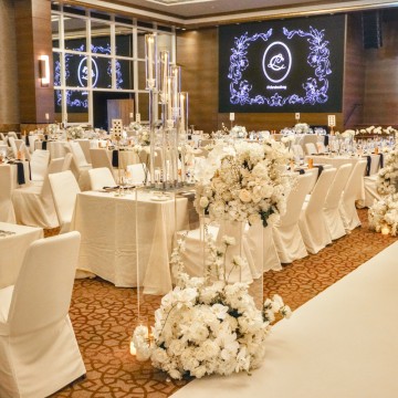 Clear Aisle Stands