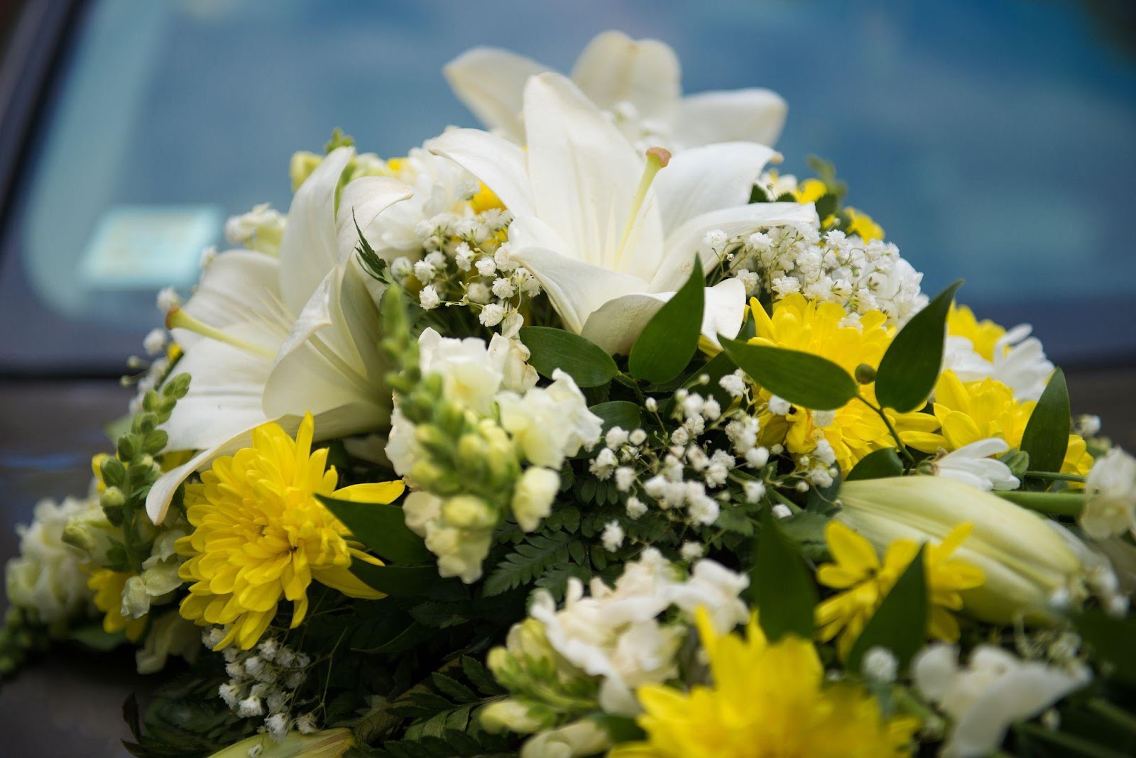 Choosing Wedding Flower Arrangements for Your Wedding Car